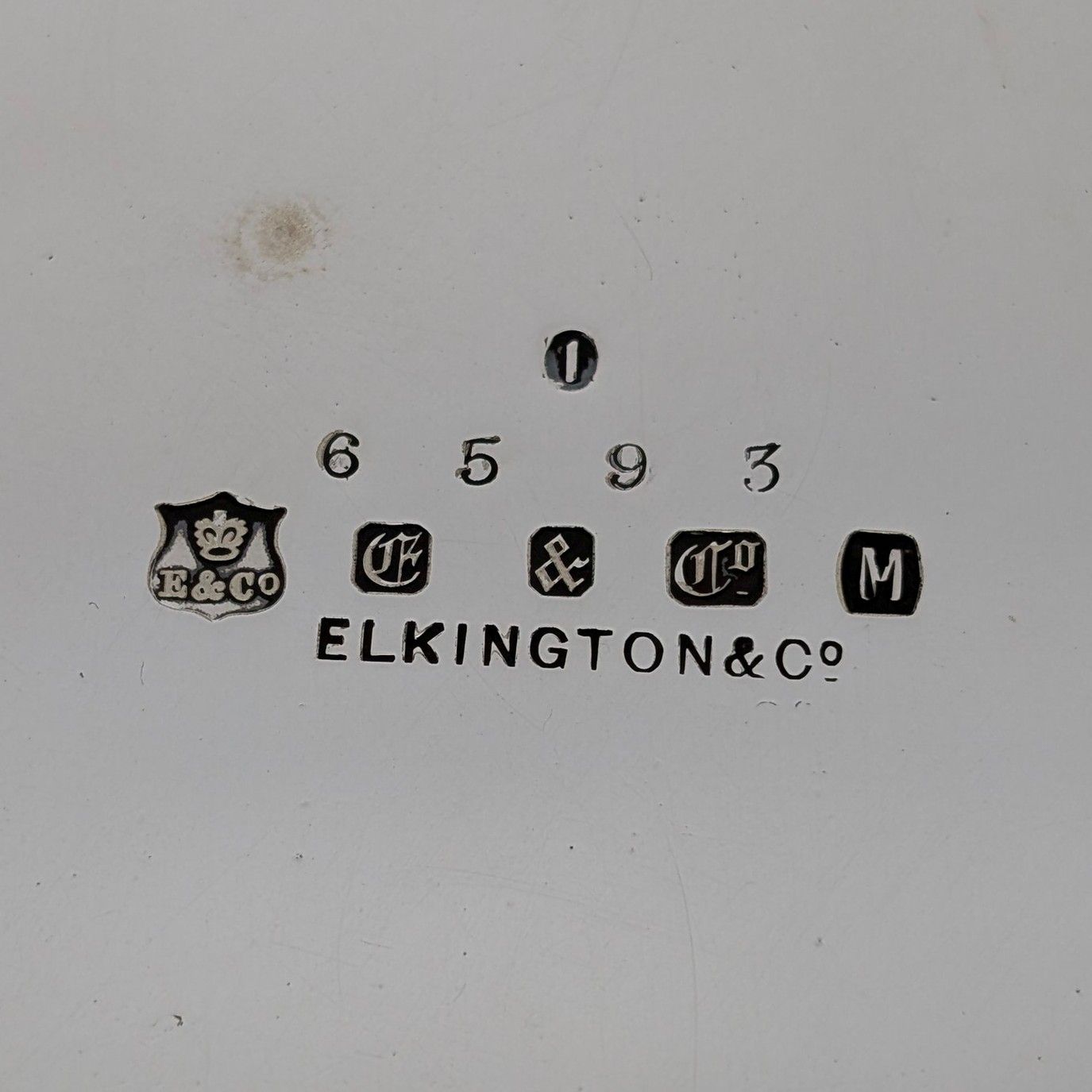 1898年 英国アンティーク シルバープレート製 サルヴァ 直径31cm Elkington 1898年 英国アンティーク シルバープレート製 サルヴァ 直径31cm