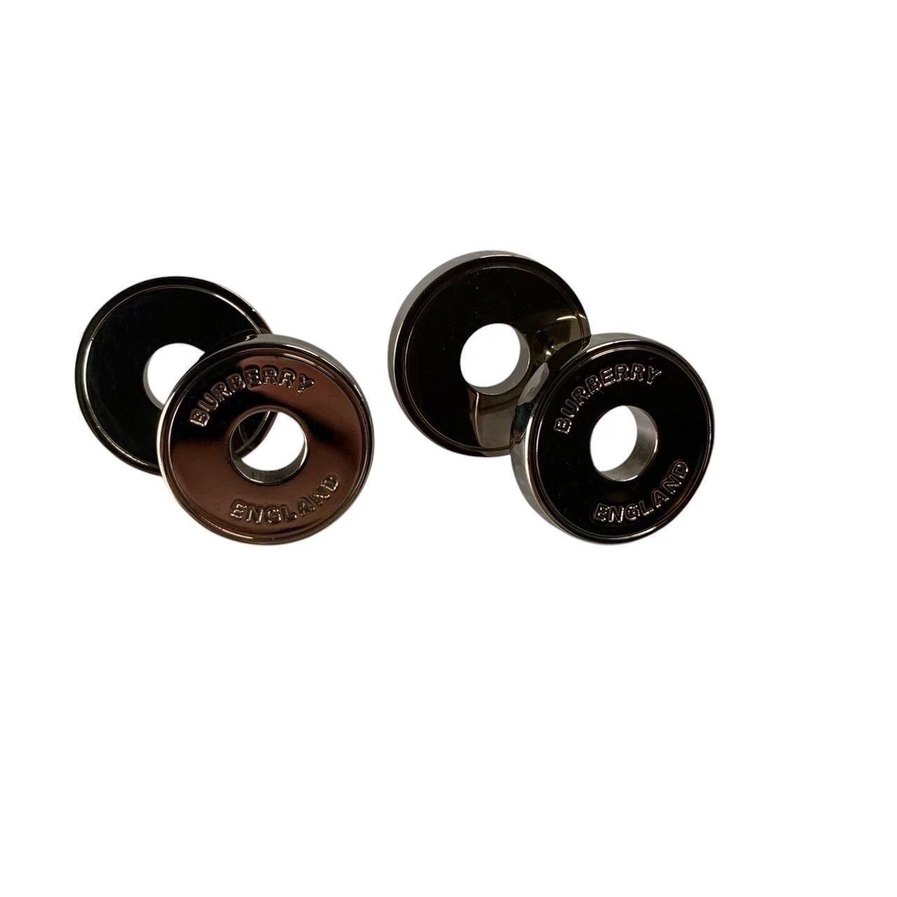 BURBERRY ピアス BURBERRY ピアス - メルカリ