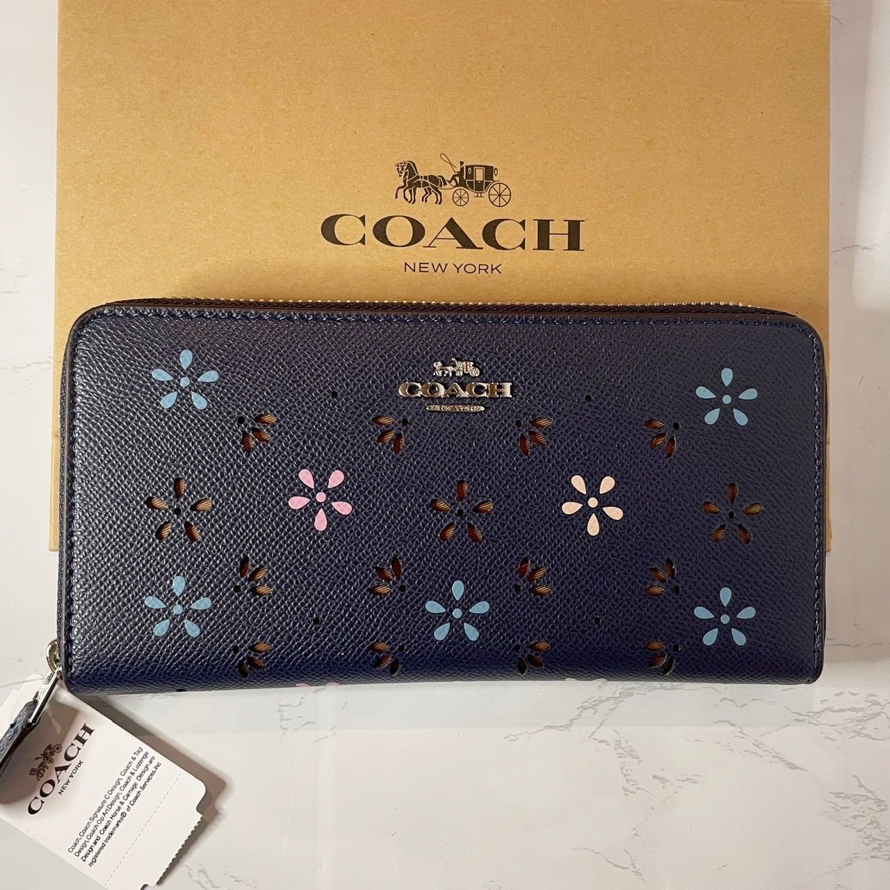 メルカリShops - 【新品-未使用】COACH ネイビー 花柄 フラワー 透かし