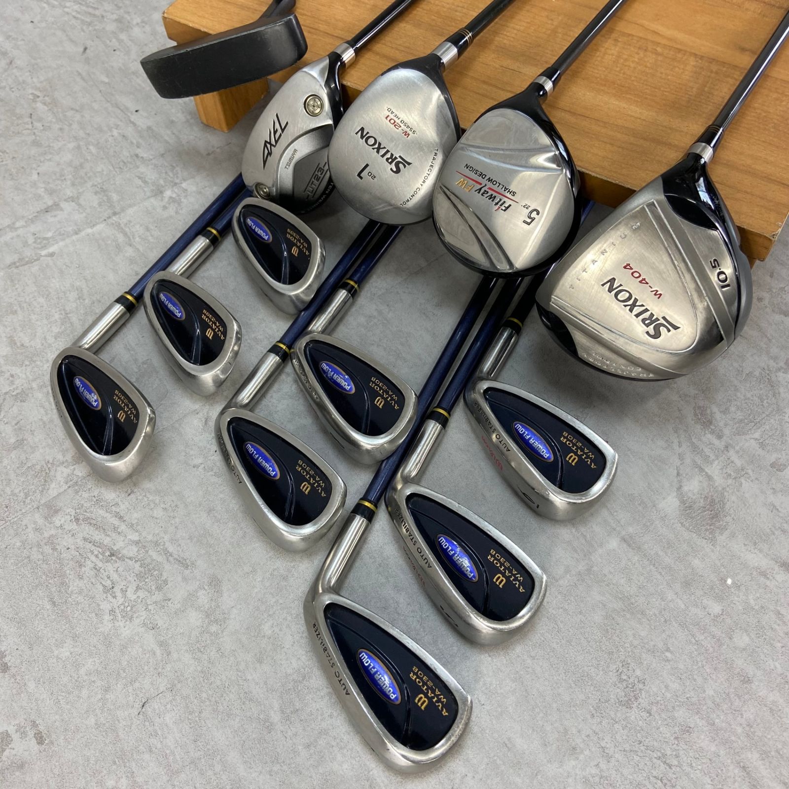Srixon - SRIXON　スリクソン　le coq sportif　ルコックスポルティフ　メンズゴルフ13本セット　カーボン　右利き用　キャディバッグ　入門用 Srixon - スリクソン ルコックスポルティフ メンズゴルフ13本