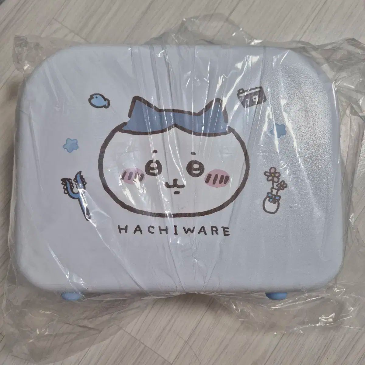 未開封 遠い穴 ちいかわ ハチワレ ミニキャリーケース - メルカリ