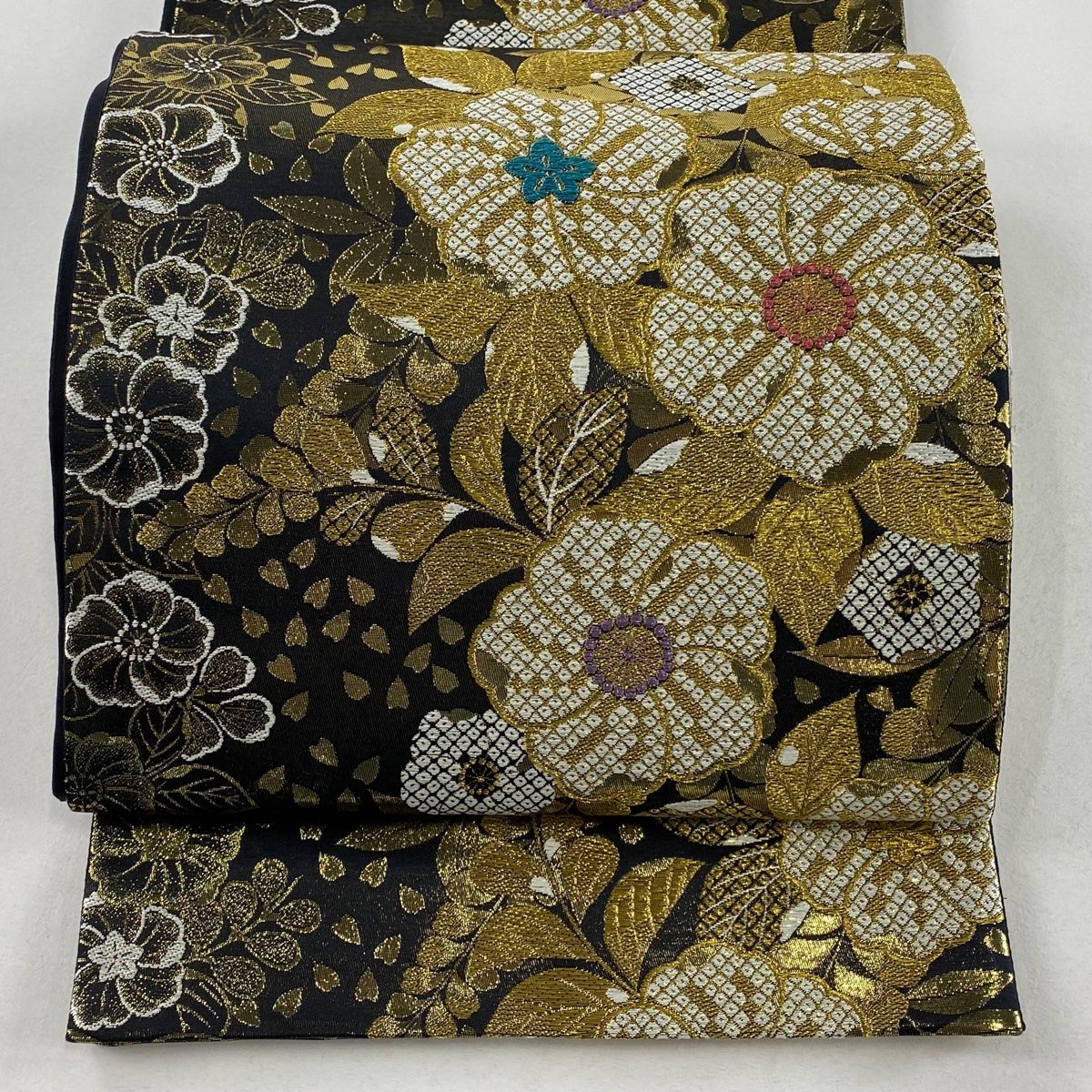 袋帯 美品 秀品 振袖向き 桜 花びら 金糸 箔 黒 六通 正絹