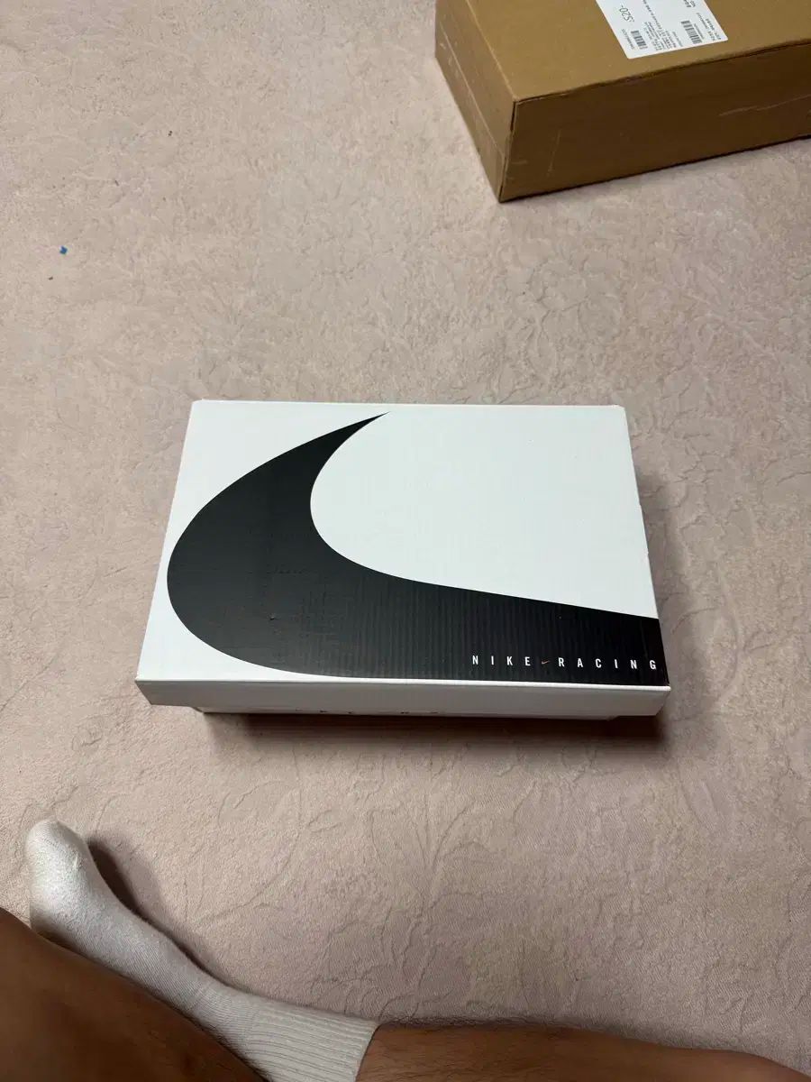 NIKE ナイキ アラフライ 3 白 ピュア プラチナ