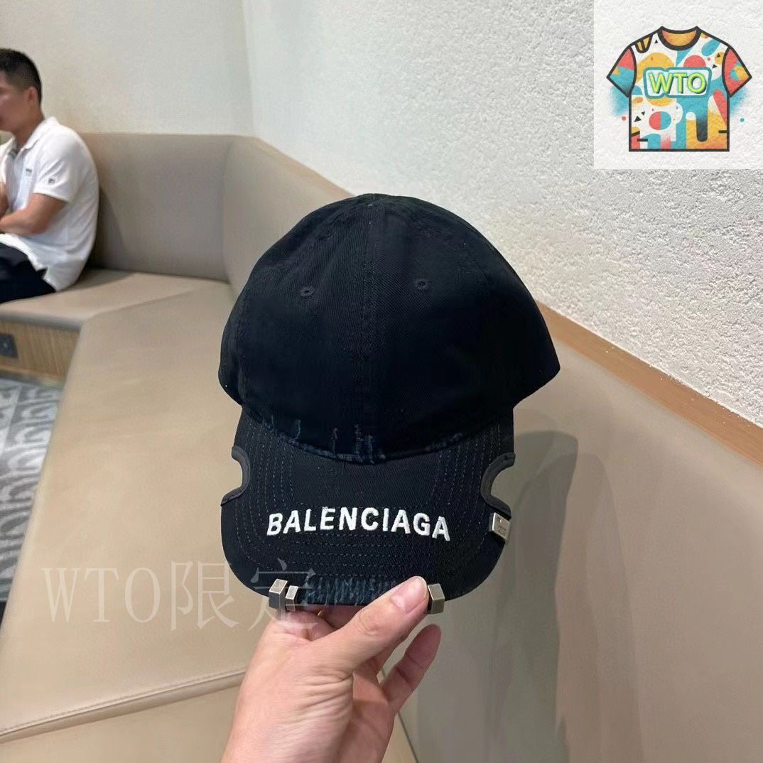 値下げ！BALENCIAGA ベースボールキャップ グリーン 今日WTO】Balenciagaベースボールキャップ-TL78 - メルカリ