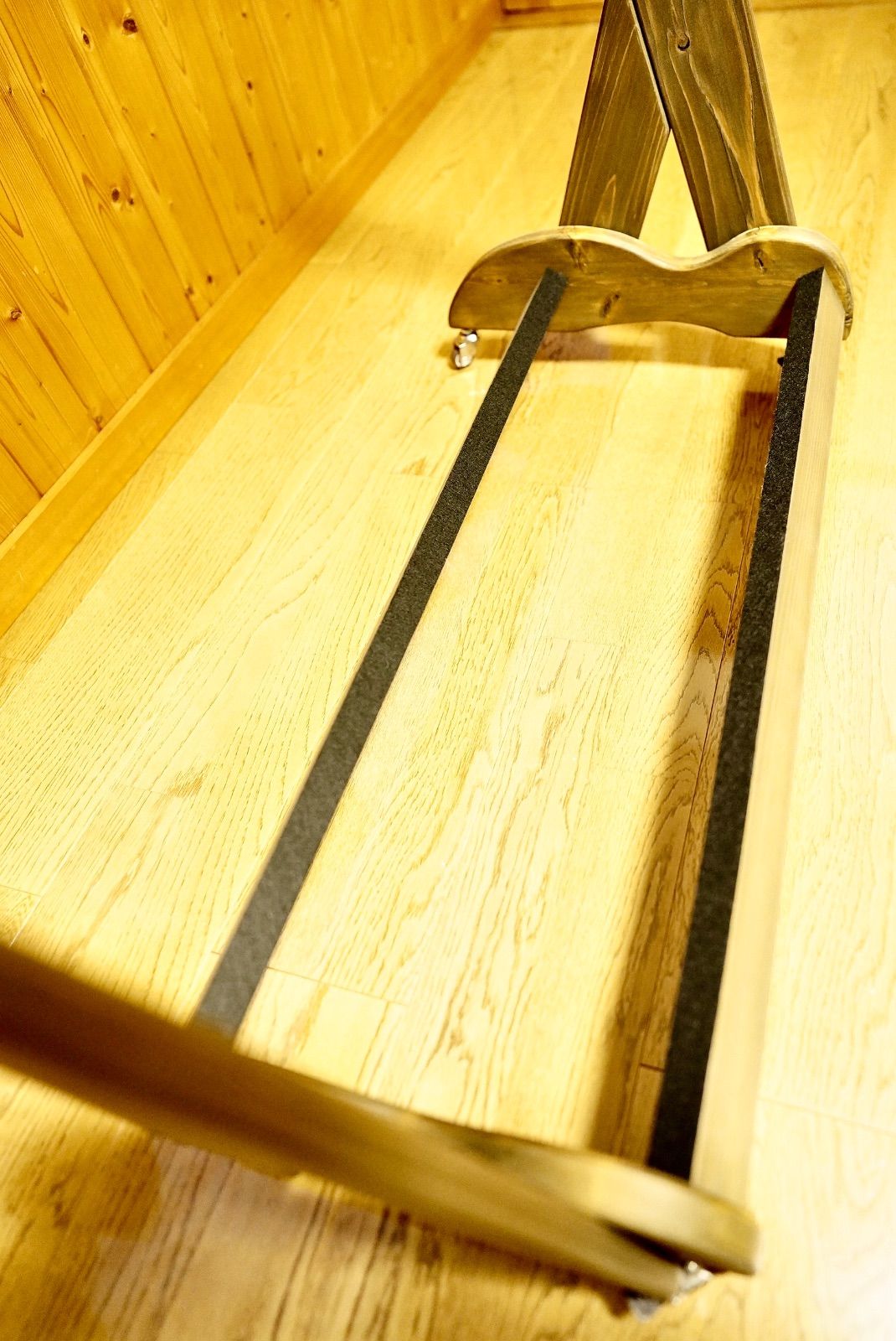 木製ギタースタンド