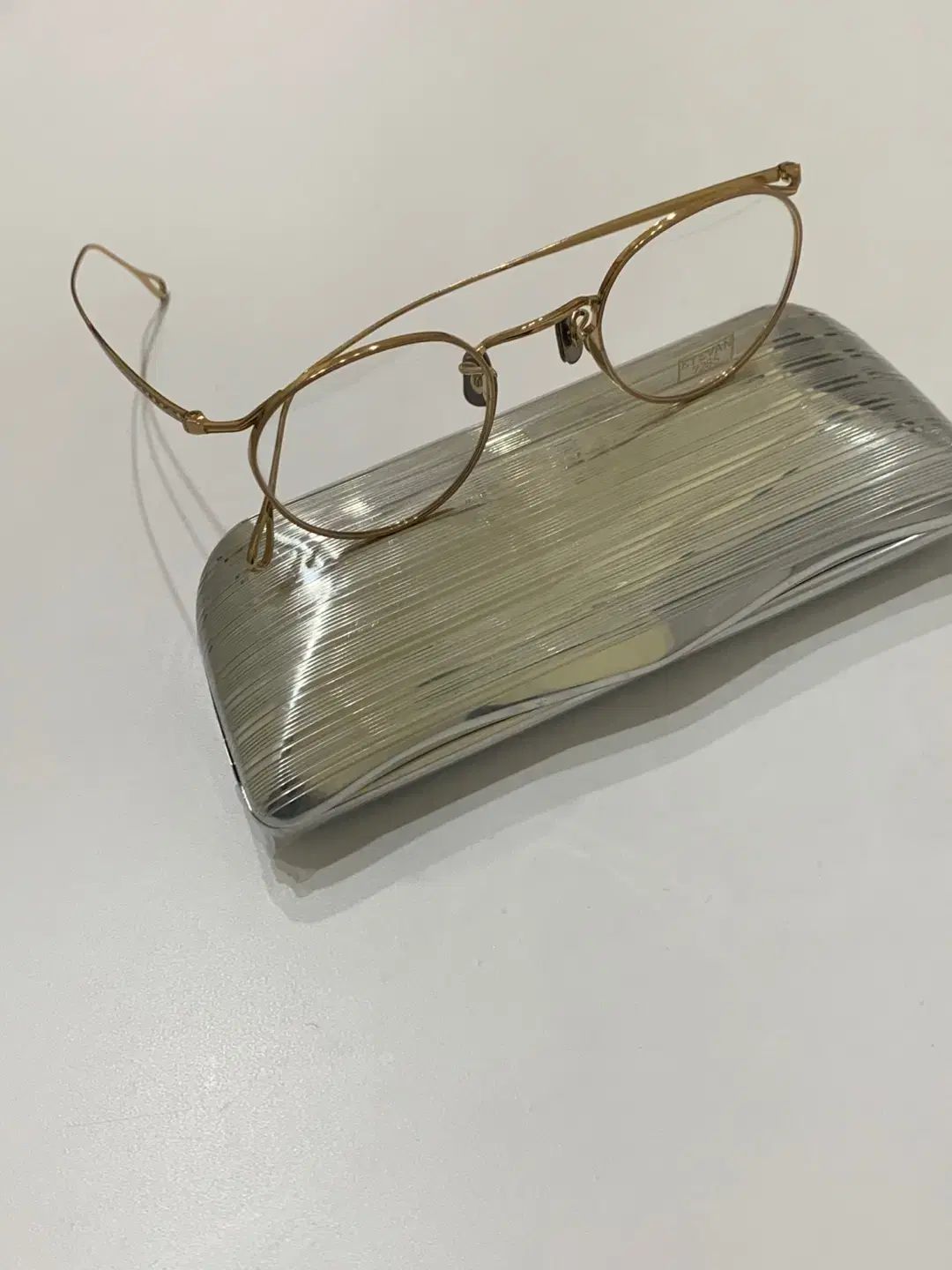 900