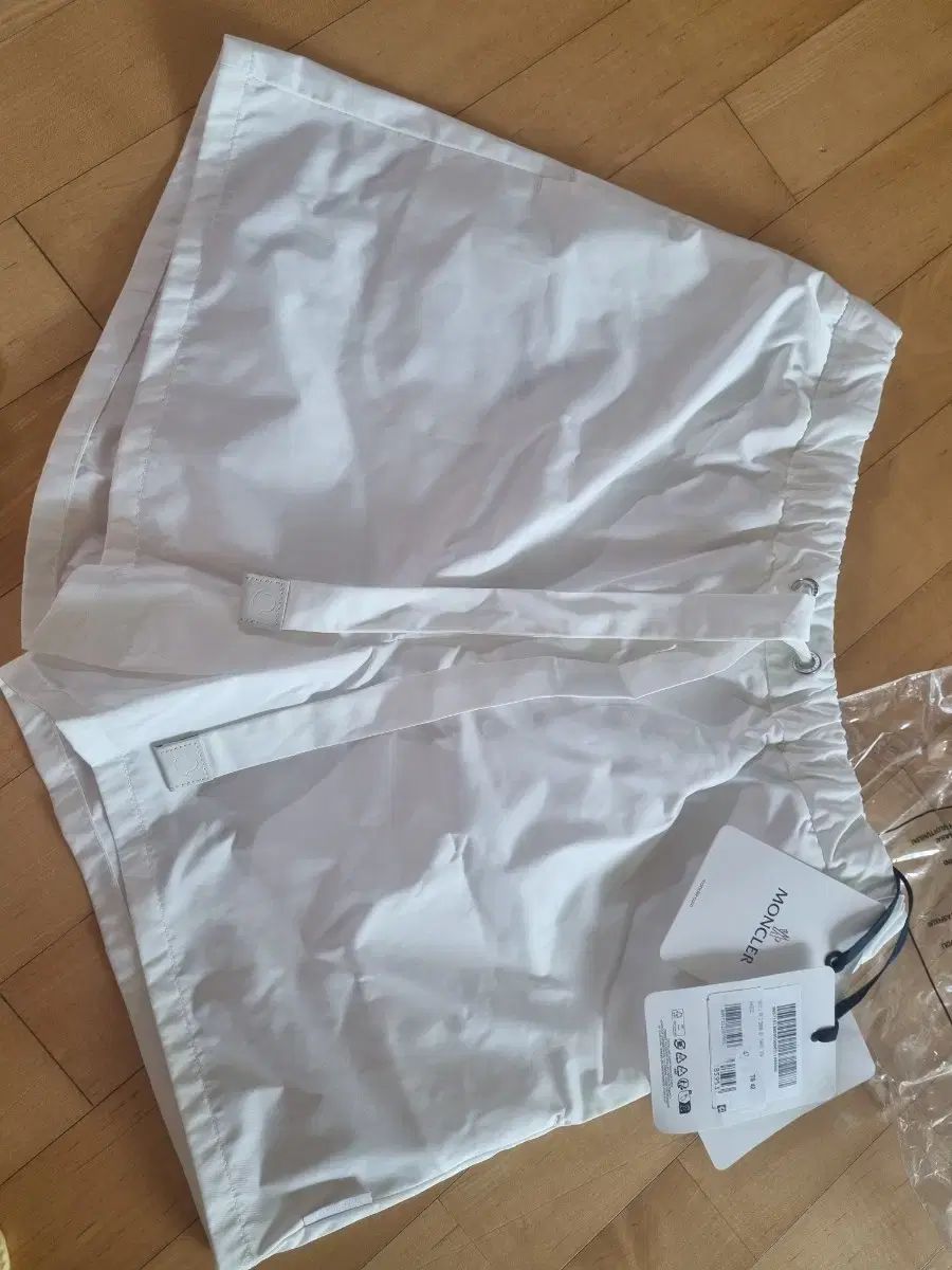 モンクレール レーディスショートパンツ