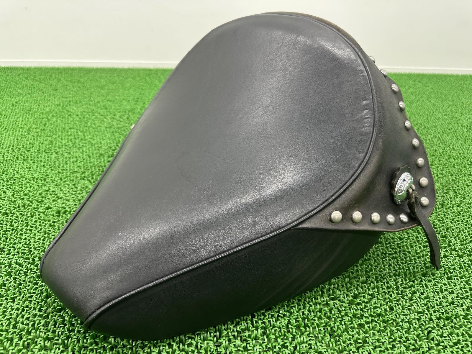 FLSTC1340 フロントシート ハーレー 純正 中古 バイク 部品 ヘリテイジソフテイルクラシック エボ メインシート 修復素材に 破れ無し