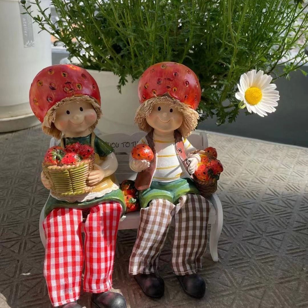 お座り人形 置物 かわいい置物 家の装飾 （2個セット） (いちご