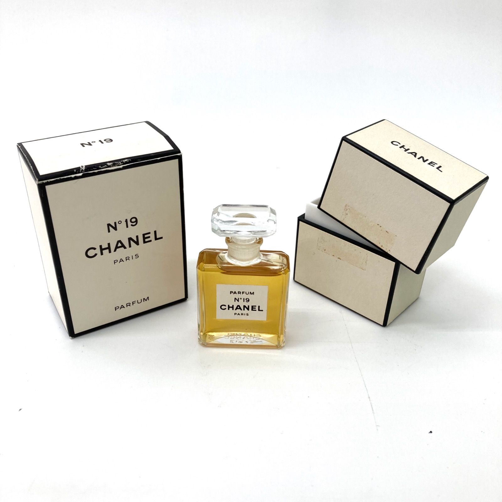 N°19 CHANEL PARIS PARFUM 香水 ケース 箱付き 残量8割 - メイク道具