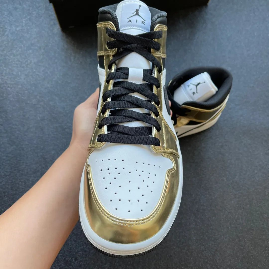 新品未使用 NIKE GS AIR JORDAN 1 MID METALLIC GOLD BLACK WHITE 