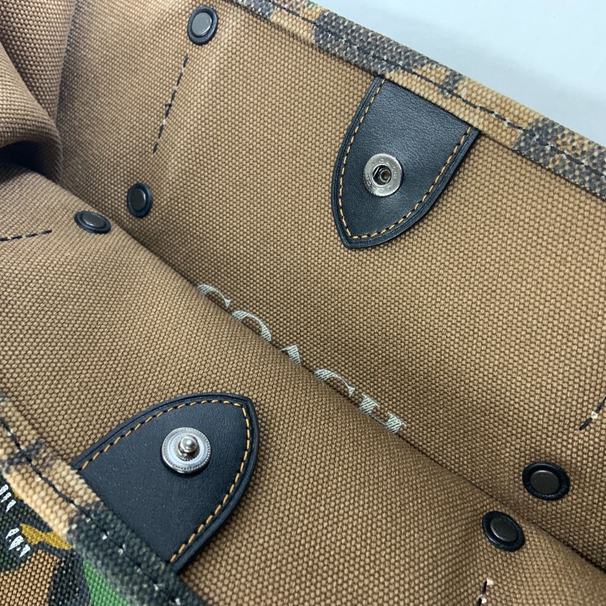 美品✨️コーチ　トートバッグ　キャンバス　レキシー　カモフラ　恐竜　26895 COACH コーチ トートバッグ レキシー 恐竜 キャンバス カモフラ