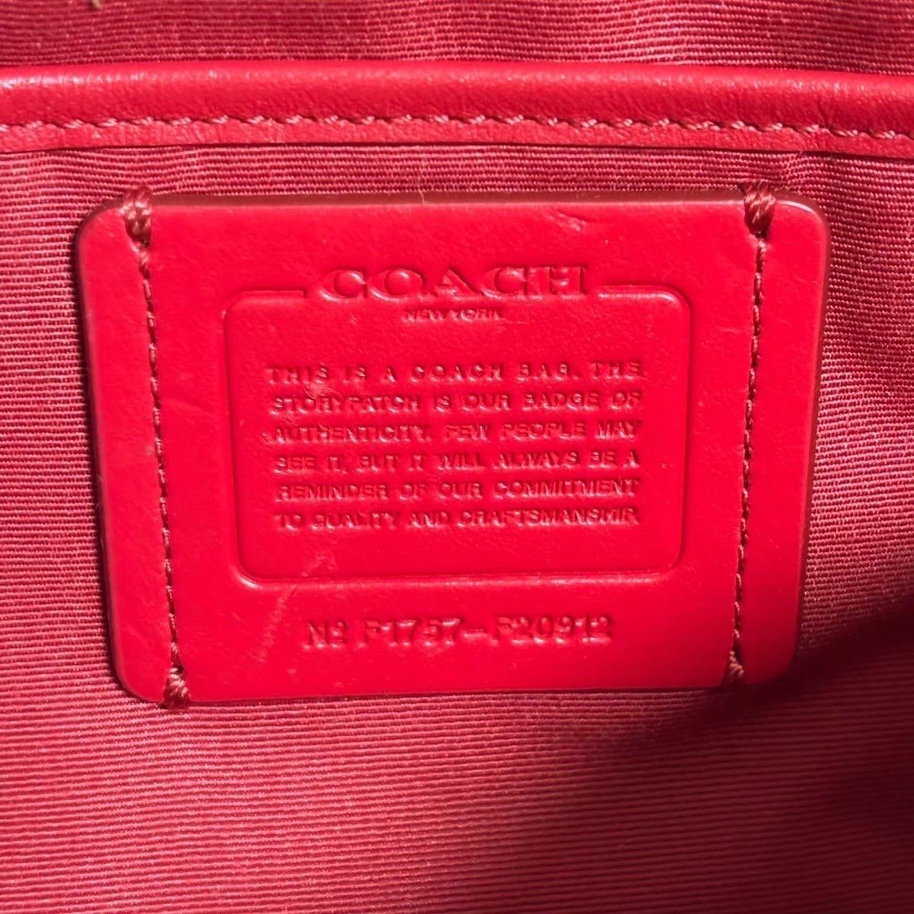 美品✨コーチ　ショルダーバッグ 2way ウィズ バーシティ パッチズ　ペニー COACH コーチ ショルダーバッグ 赤 マルチカラー クロスボディ