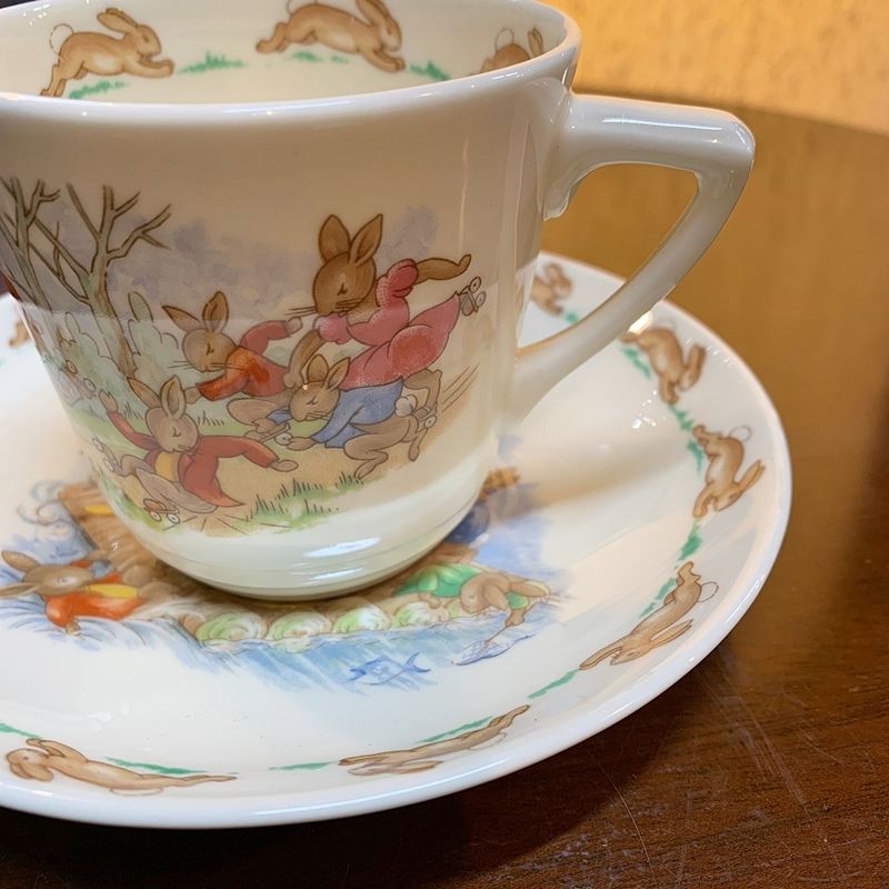 ロイヤルドルトン バニキンズ カップ＆ソーサー ローラースケート いかだ ROYAL DOULTON BUNNYKINS ウサギ ラビット かわいい  人気【ME1106-9】 - メルカリ