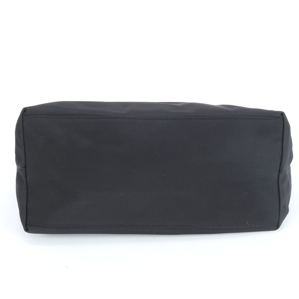 新品同様　トリーバーチ　トートバッグ 肩掛け　ネイビー　レザー トリーバーチ ナイロンパテントレザー ネイビー 紺色 トート