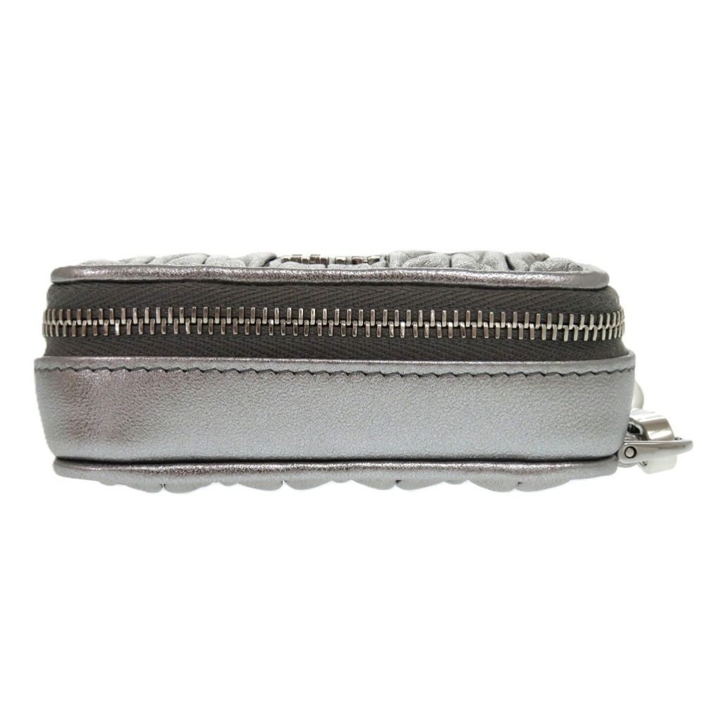 新品同様 ミュウミュウ マテラッセ 5TL518 レザー メタル シルバー