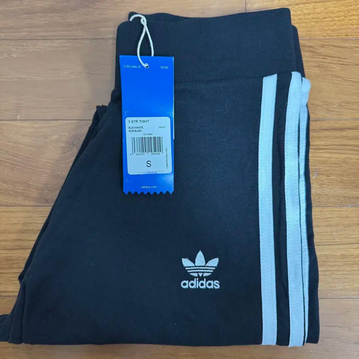 アディダス ストライプ ソン・ナウン レギンス (s/新品) アディカラー スリーストライプス レギンス / アディダスオリジナルス adidas  Originals（レギンス/スパッツ）｜adidas（アディダス）のファッション通販 - ZOZOTOWN