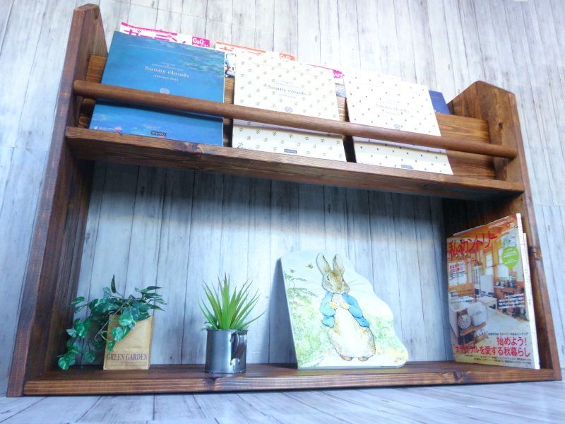 ハンドメイド 雑誌＆絵本ラック 特大サイズ (チーク色) 背板付き ハンドメイド 雑誌＆絵本ラック ショート（チーク色）