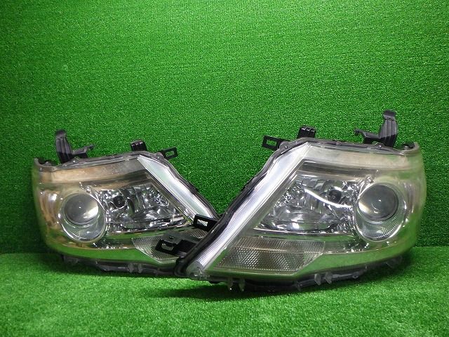130 ヴィッツ ヘッドライト左右 HID NC52-236 バラスト無し 130