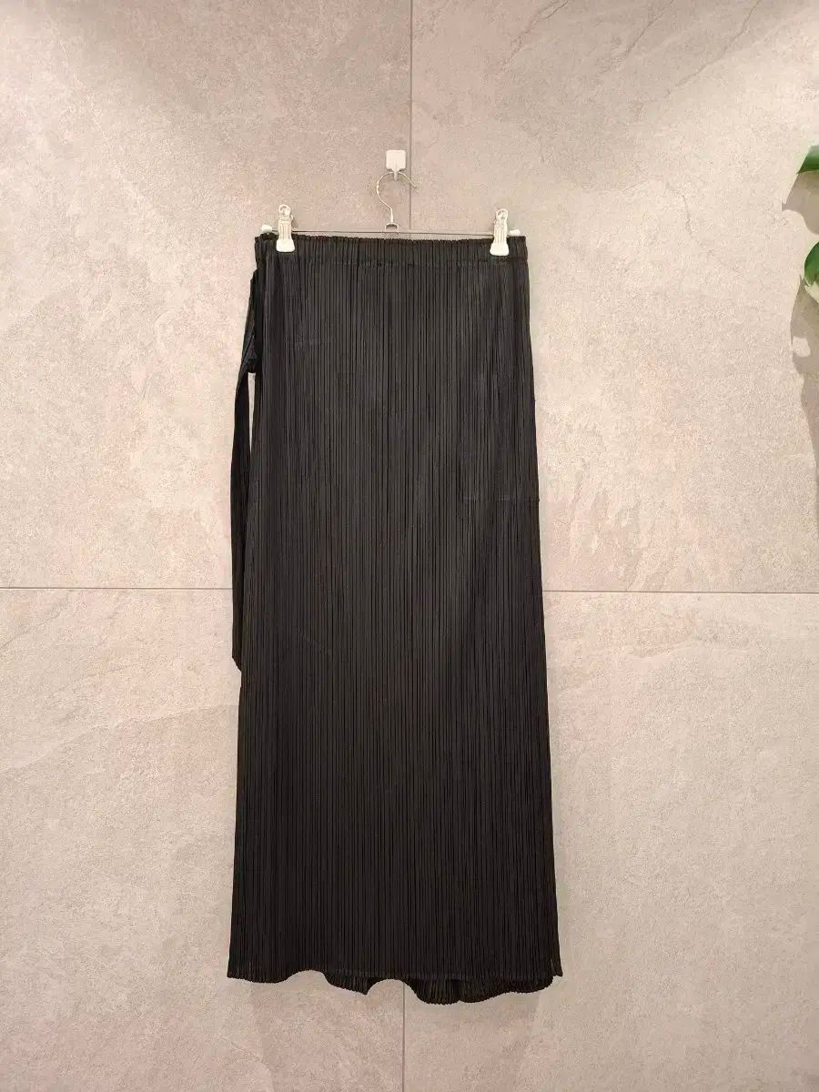期間限定価格商品 ほぼ新品 ジャムスカート PLEASE(プリーツプリーズ) PLEATS スカート