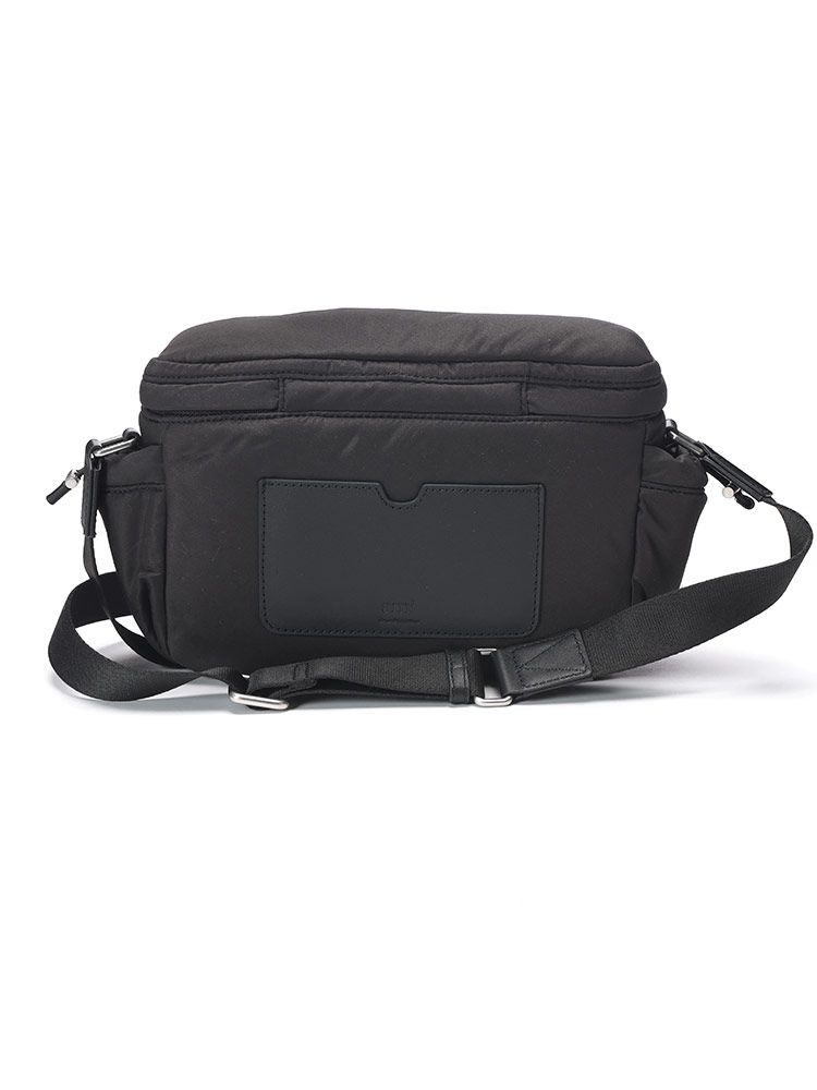 AMI PARIS (アミパリス ) パデッド ナイロンキャンバス メッセンジャー