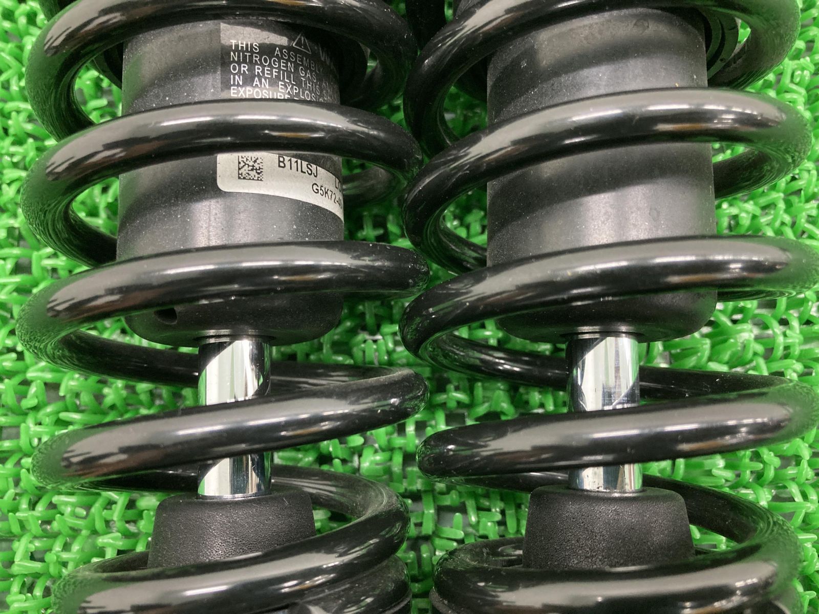 スポーツスターXL883N リアサス アイアン883プレミアムサス XL883N