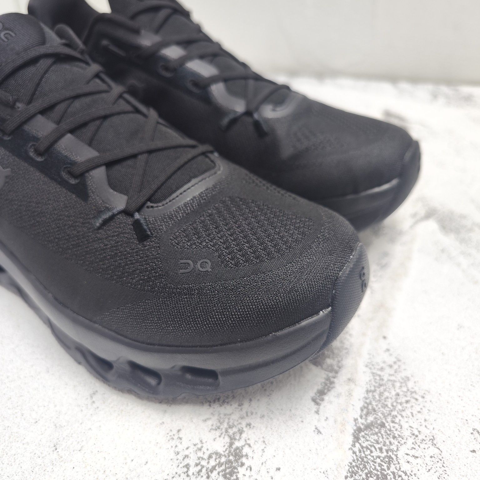 ON Cloudtilt（クラウドティルト）ブラック スニーカー 男女兼用 未使用