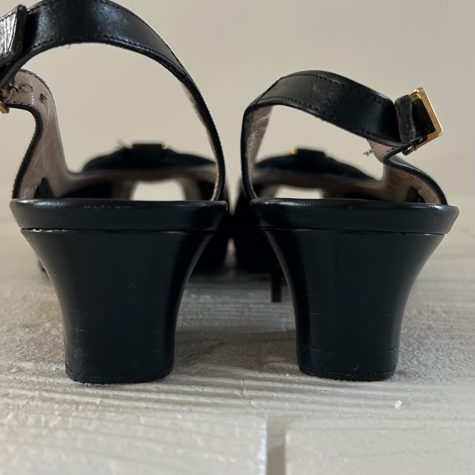 モデルサイズ☆【フェラガモ】ヴァラ バックストラップ パンプス サンダル Salvatore Ferragamo サルバトーレフェラガモ ヴァラ オープン