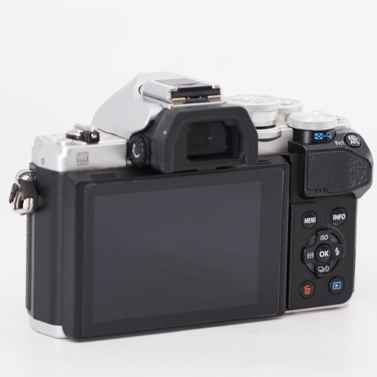 OLYMPUS E-M10 Mark 3シルバー ダブルズームキット OLYMPUS OM-D