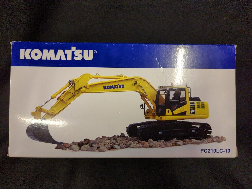 UNIVERSAL HOBBIES 1/50 KOMATSU PC210LC-10 E8093 - メルカリ