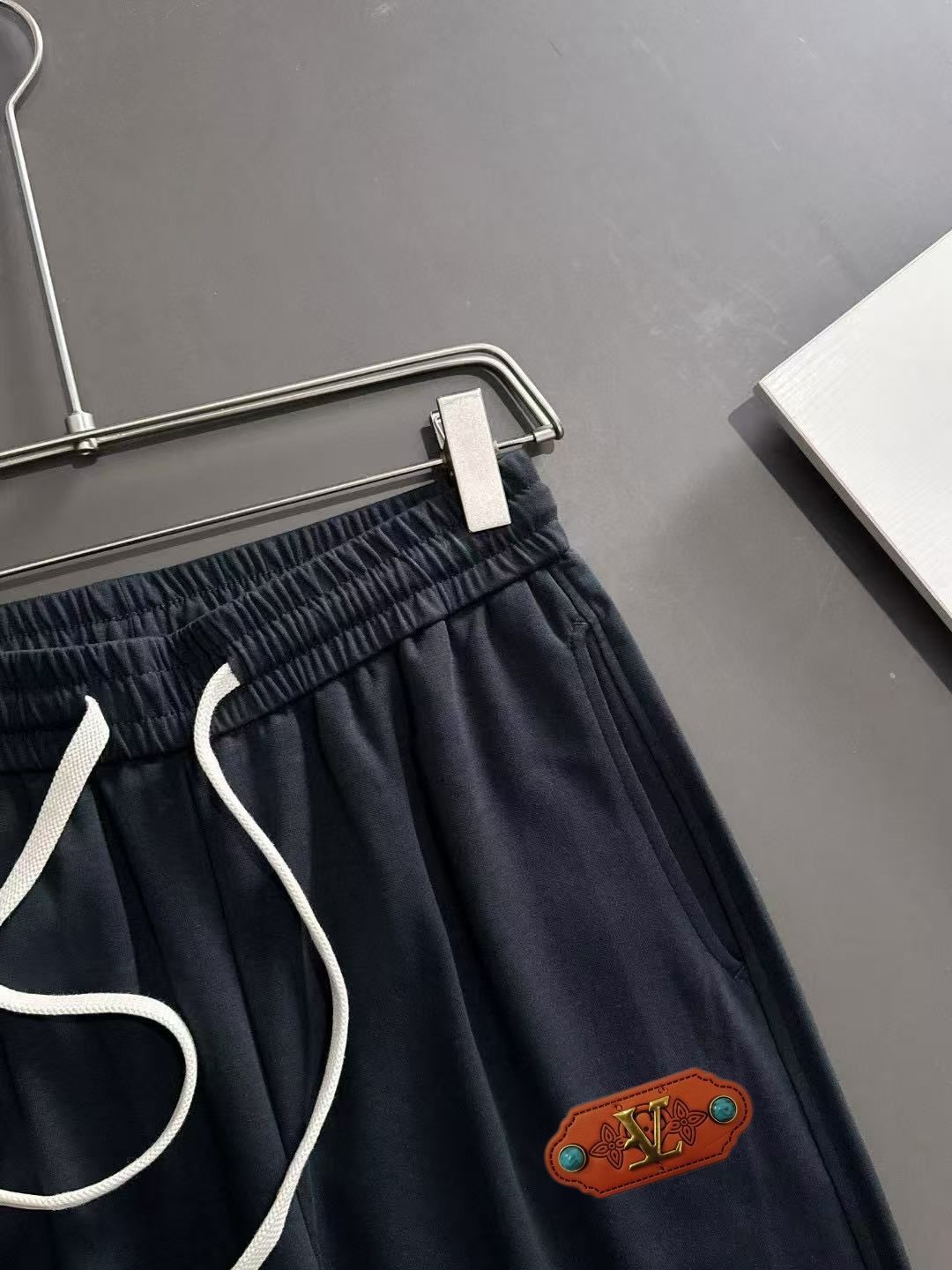 今日 LOUIS VUITTON 2025SS ロゴ カジュアルパンツ