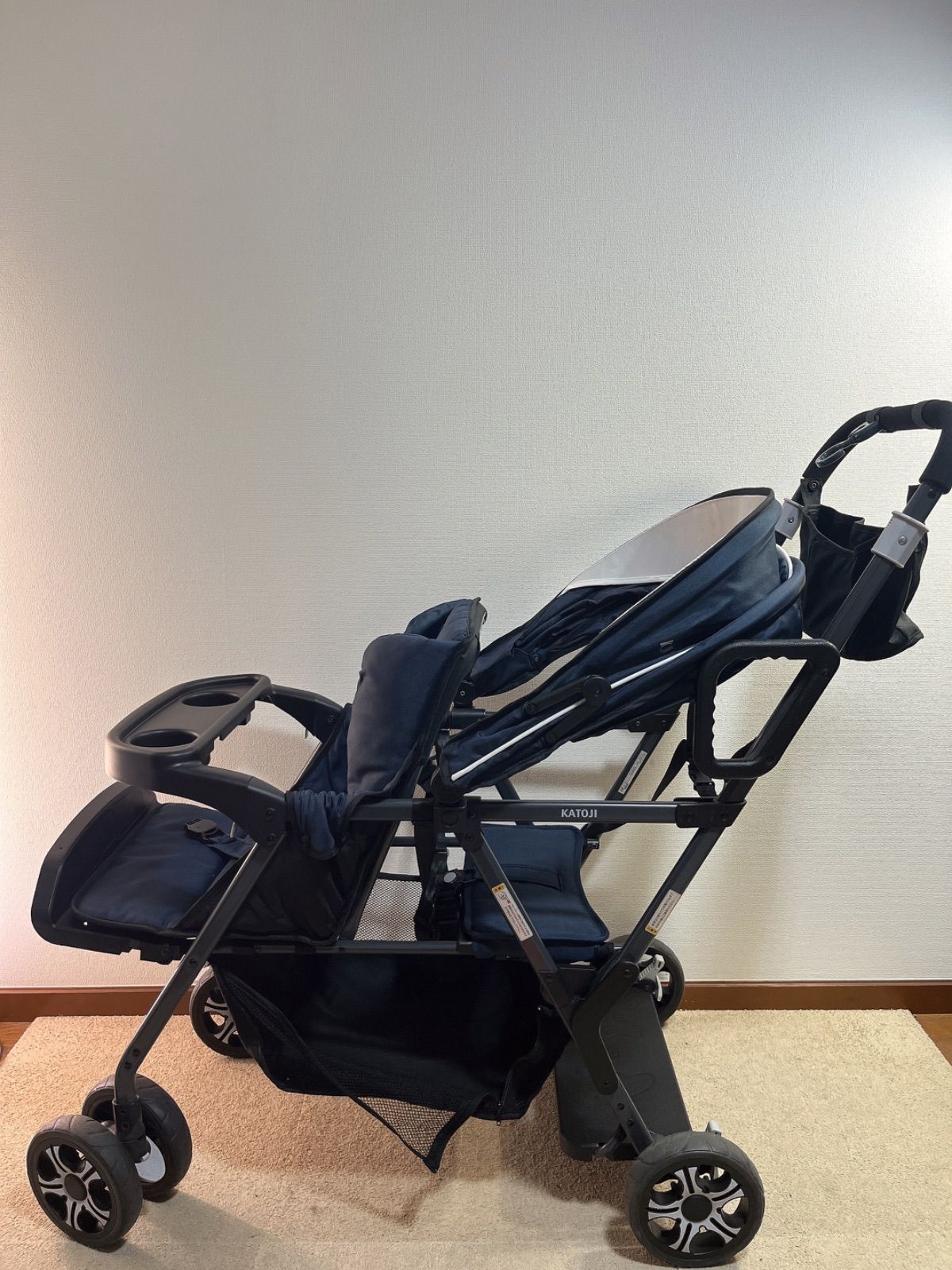 【美品】KATOJI ２人でゴー 折りたたみ式ベビーカー ２人乗り ネイビー KATOJI 二人乗りベビーカー 『二人でゴー』 後席＋キッズボードで座っ