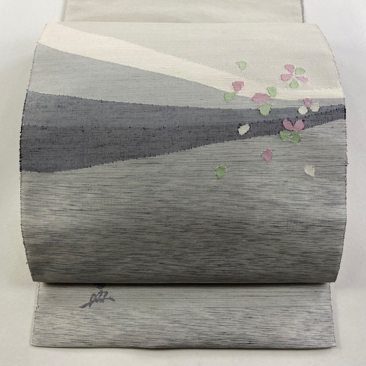 名古屋帯 名品 落款 能州紬 八寸名古屋帯 松葉仕立て 花 花びら 灰色 正絹