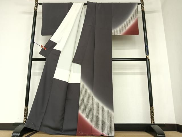 美品 十代目坂東三津五郎落款 正絹 着物“エレガントに忍ぶ唐草”色無地 T-6 平和屋着物○十代目 歌舞伎役者 坂東三津五郎 訪問着 変わり縞