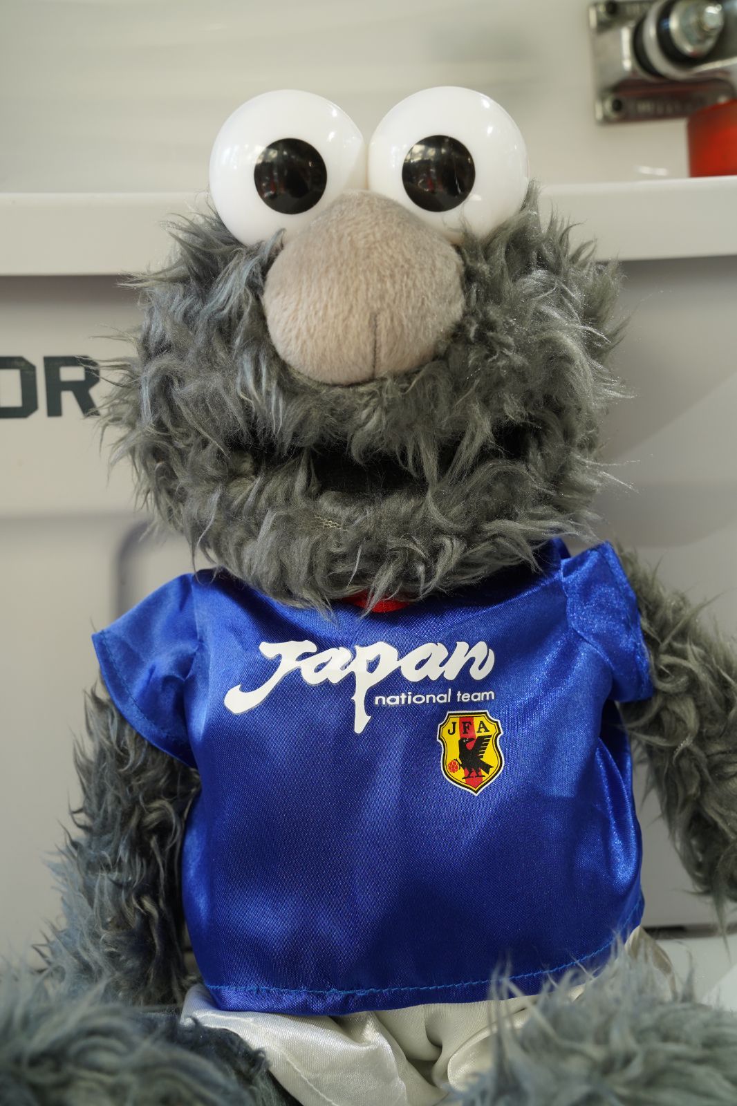 希少／JFA公式】セサミストリート エルモ（モノトーンVer.）× サッカー