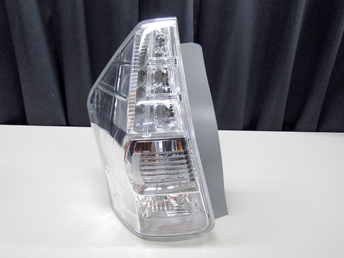 トヨタ純正プリウスα 左テールランプ　STANLEY47-46 トヨタ純正プリウスα 左テールランプ STANLEY47-46 - メルカリ