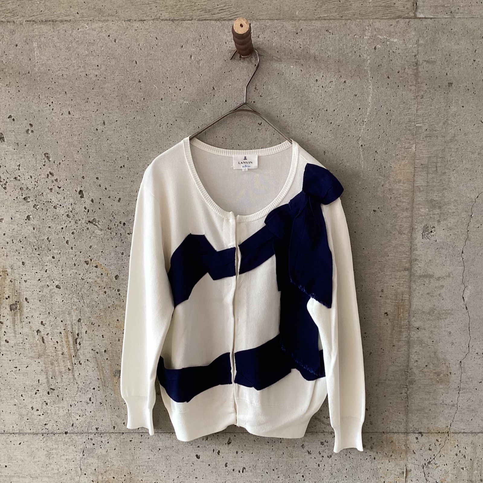 ランバンオンブルーLANVIN en blue白リボンカーディガン - メルカリ