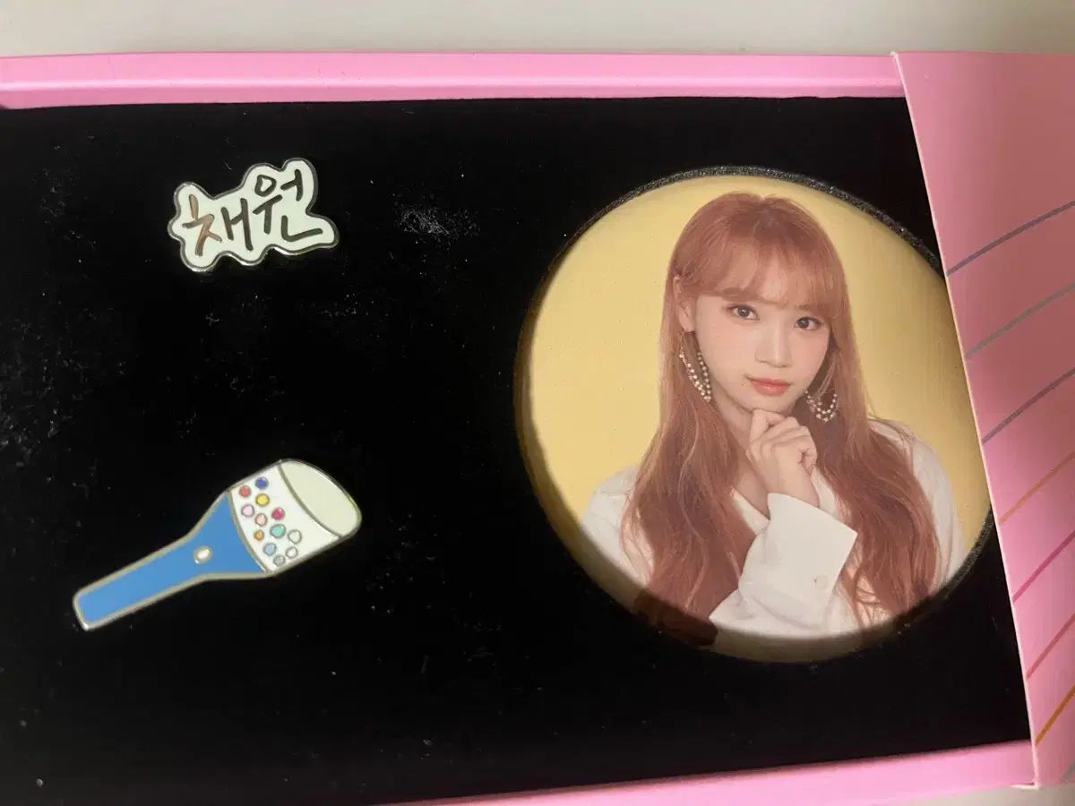 IZ*ONE チェウォン CHAEWON SCグッズ バッジ 2種セット トレカ IZ*ONE チェウォン CHAEWON SCグッズ バッジ 2種セット トレカ