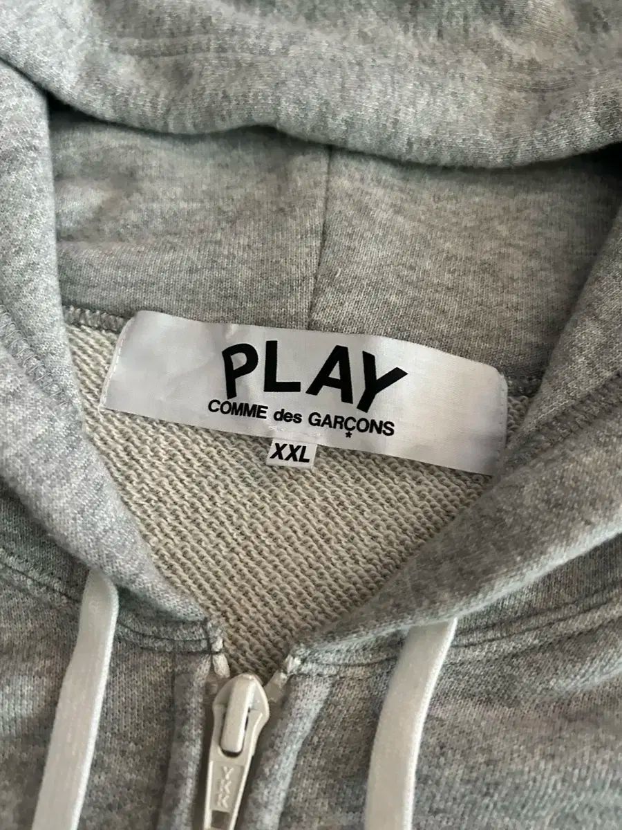 PLAY COMME des GARÇONSクリーム色ジップアップジャージXXL PLAY COMME des GARCONS プレイ コム デ ギャルソン パーカー 赤