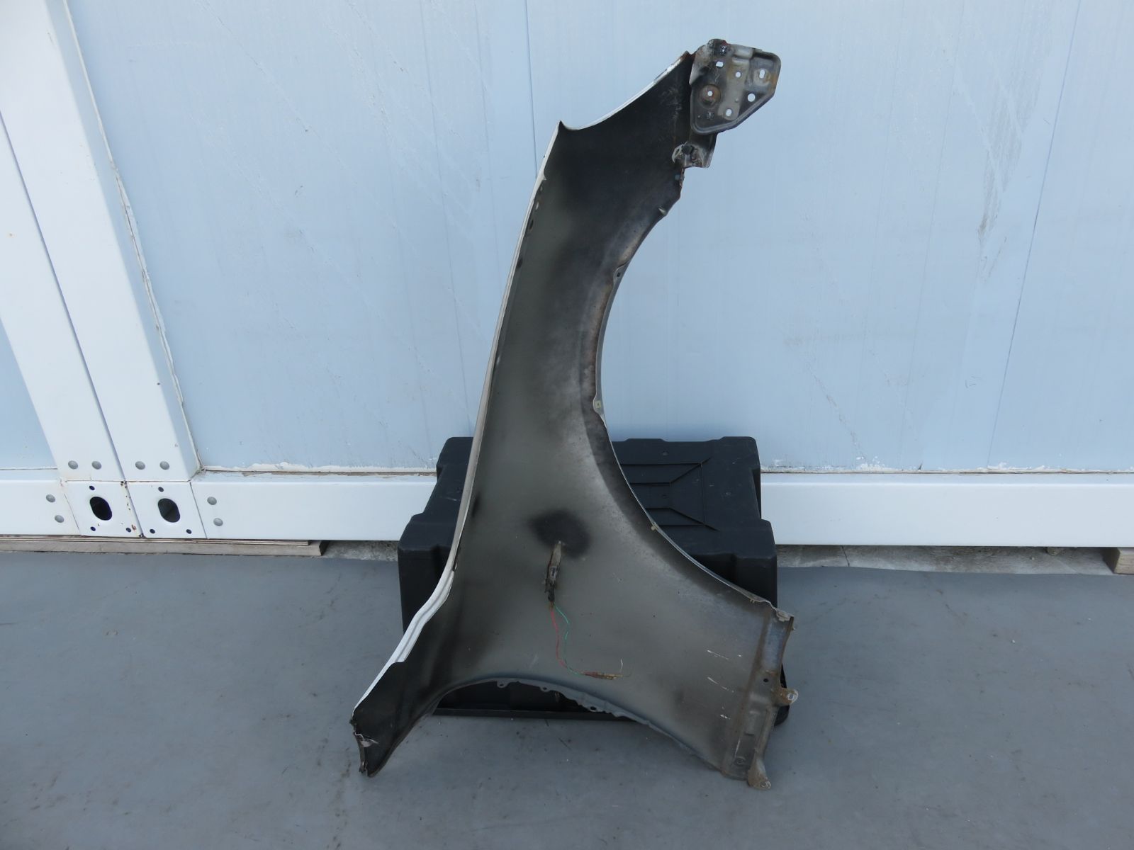 SFC2108 トヨタ ソアラ UZZ40 レクサス LEXUS SC430 後期 左側 助手席側 フロントフェンダー 左前 純正 1F1 コスモシルバー FFCRYSTALESIA_COM