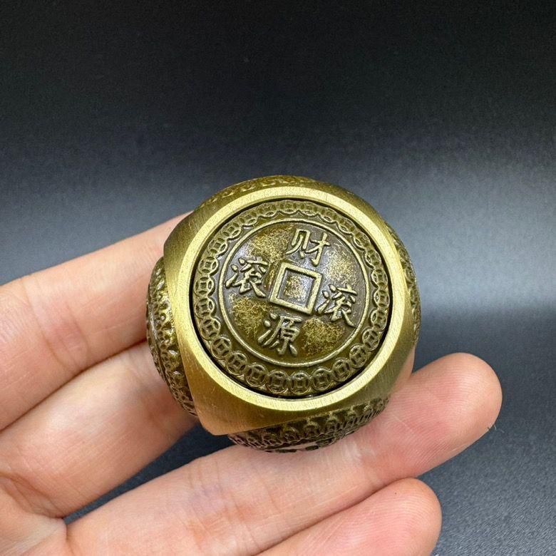 銅 細工 円形六面招財進宝 捩転乾坤 把件 解圧 装飾品 工芸品