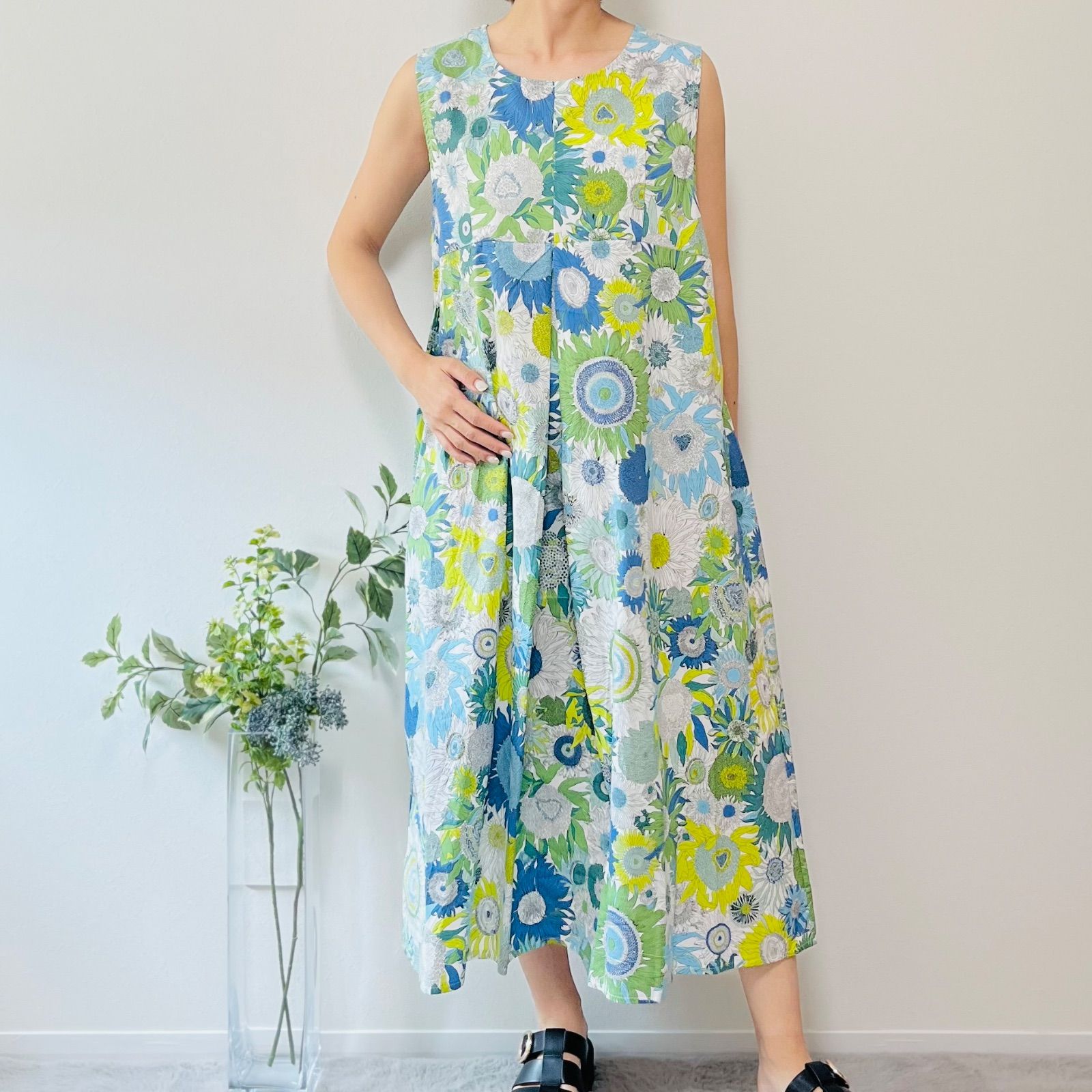 New】リバティ柄ひまわりタックワンピース / リゾートワンピ 花柄