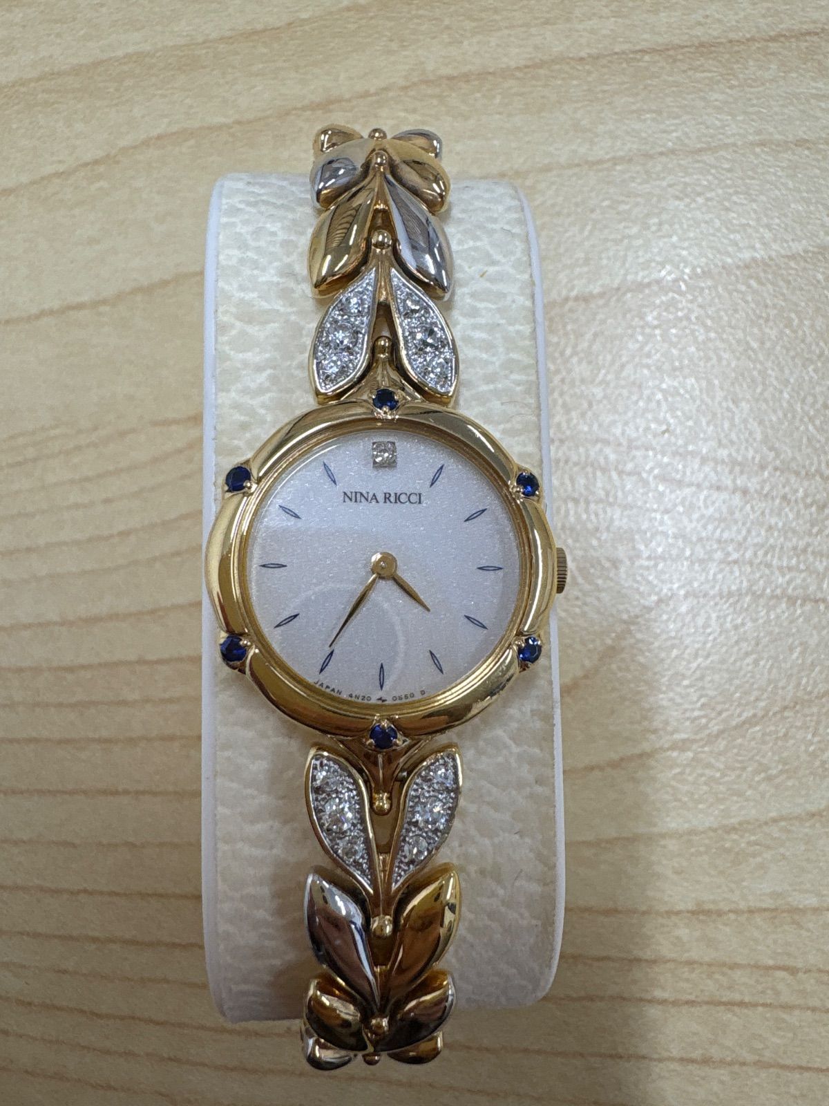 Nina Ricci　美品　4N20-029B 石付　人気　クオーツ稼働品 Nina Ricci 美品 4N20-029B 石付 人気 クオーツ稼働品 - メルカリ