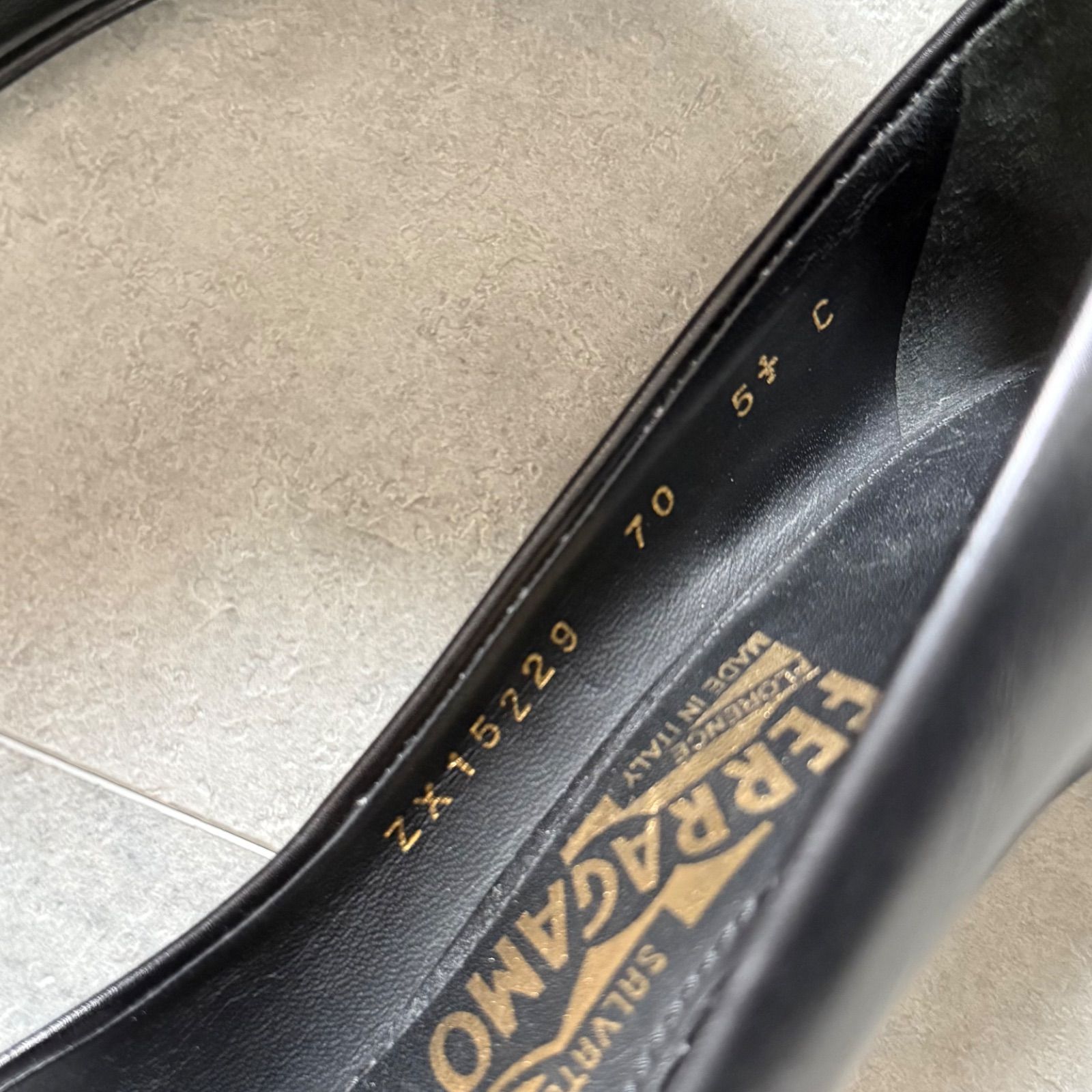 めい様 SalvatoreFerragamo サルヴァトーレフェラガモ ガンチーニ レザー