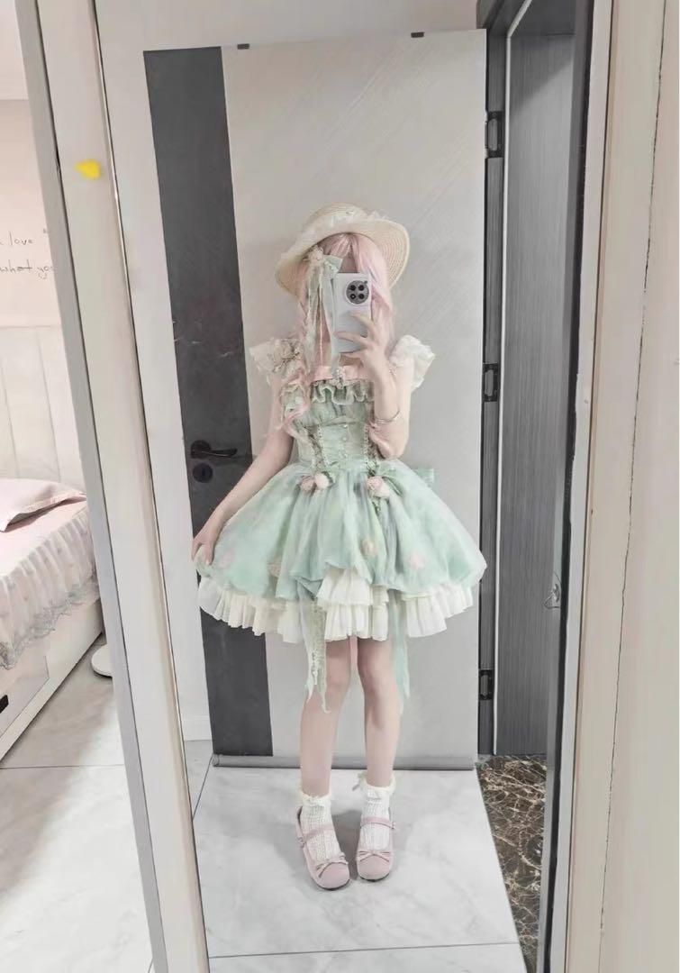 お出かけにもぴったり クラシカルなロリータワンピース