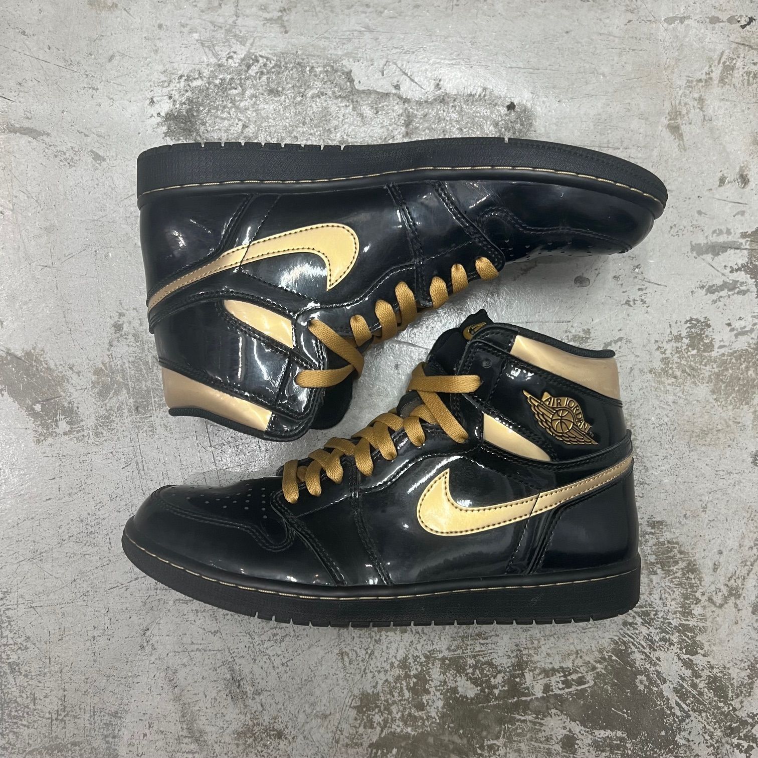 Nike Air Jordan 1 High OG Black-Metalic Gold 555088-032 エア