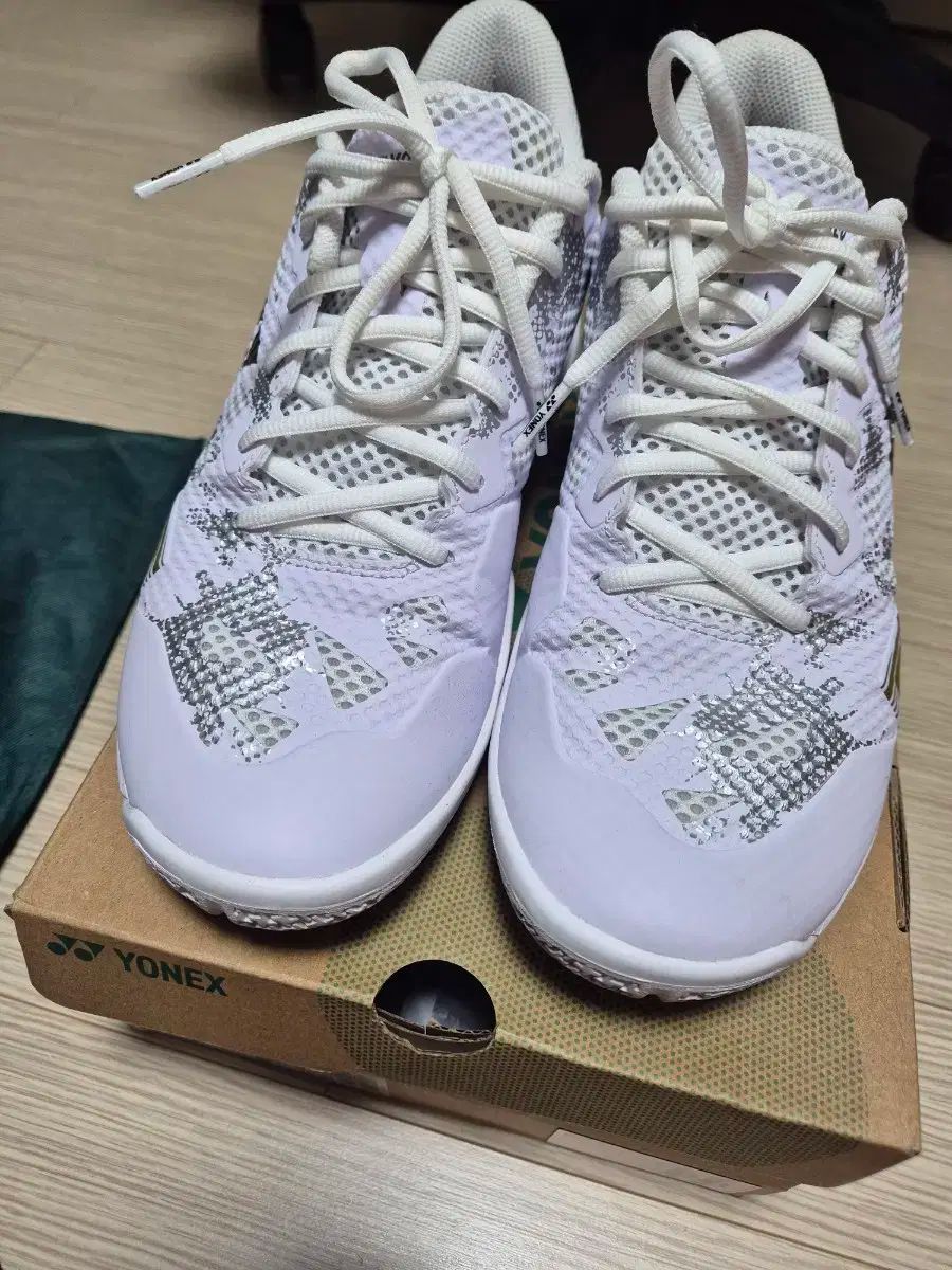ヨネックス YONEX バドミントンシューズ エクリプス z3 270