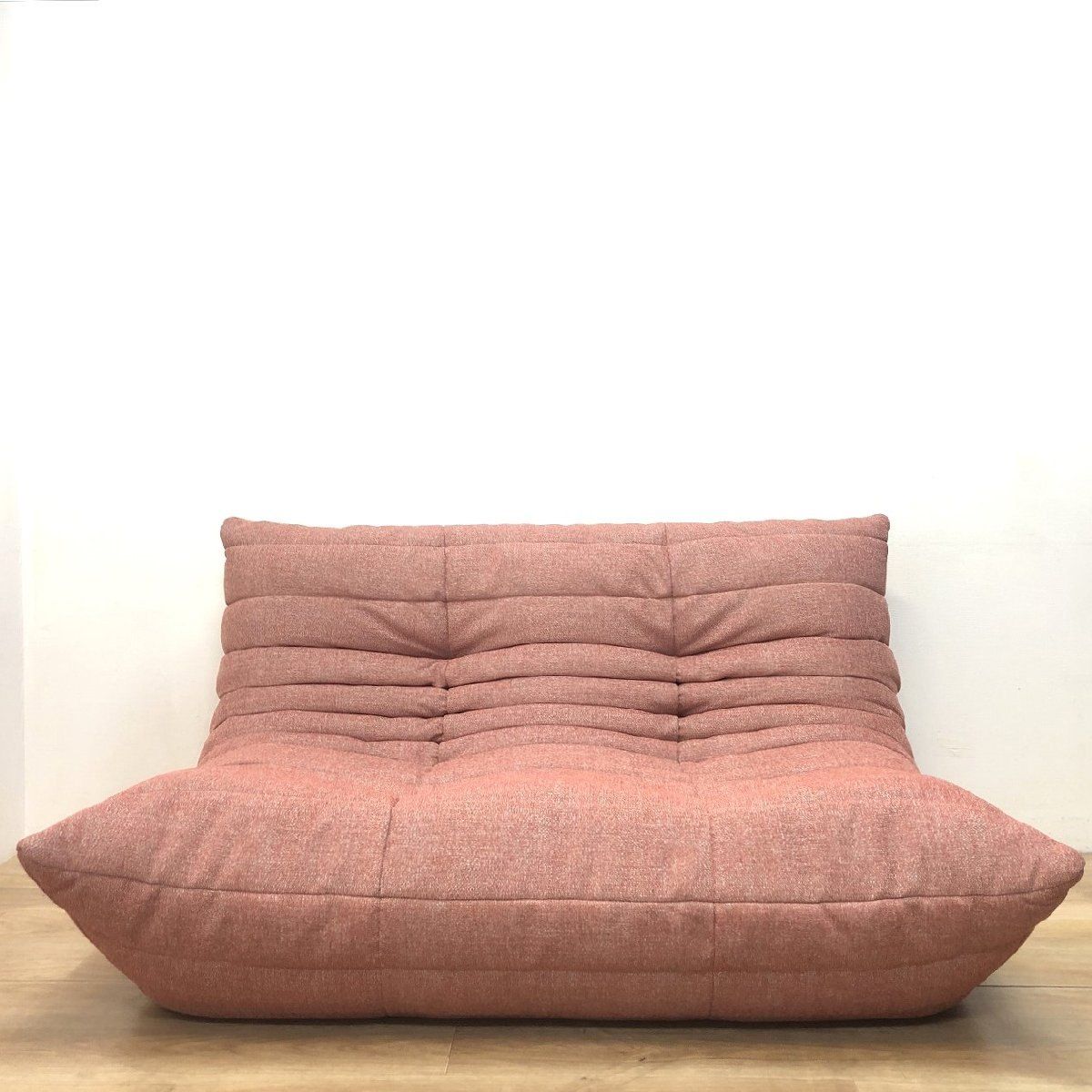 ligne roset リーンロゼ TOGO トーゴ 2人掛けソファ ロゼトーゴ ピンク 黒タグ ファブリック 張替え済み ミッシェル デュカロワ 一部地域 ● WWW_OLIVIERBERNSTEIN_COM