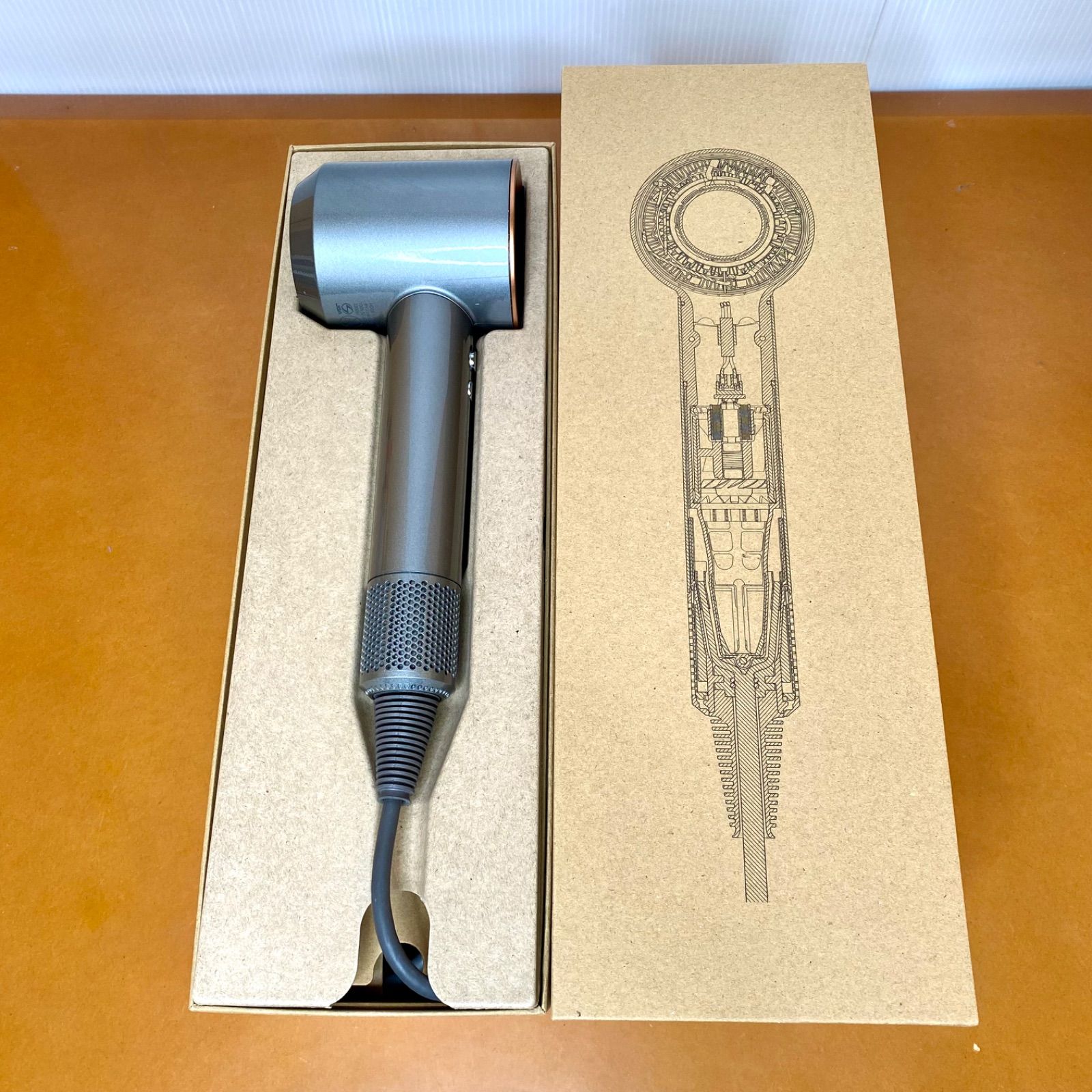 美品 Dyson HD08 ヘアドライヤー ニッケル/コッパー ダイソン Dyson ヘアドライヤー ニッケルコッパー HD08 ULF BNBC