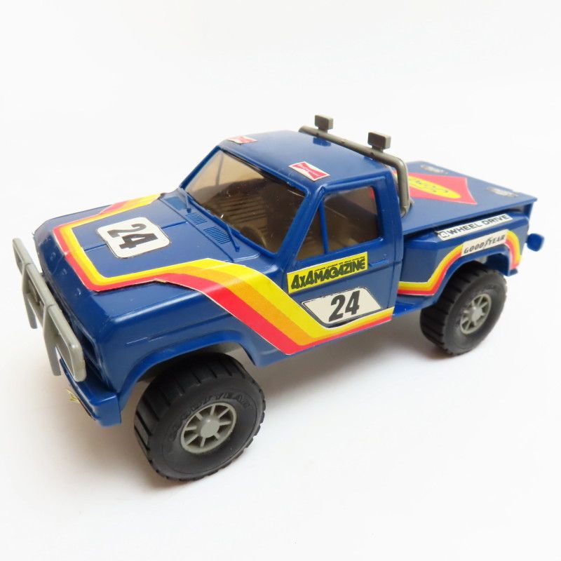 タミヤ製1/32 フォード・レインジャー4×4 (ミニ四駆)